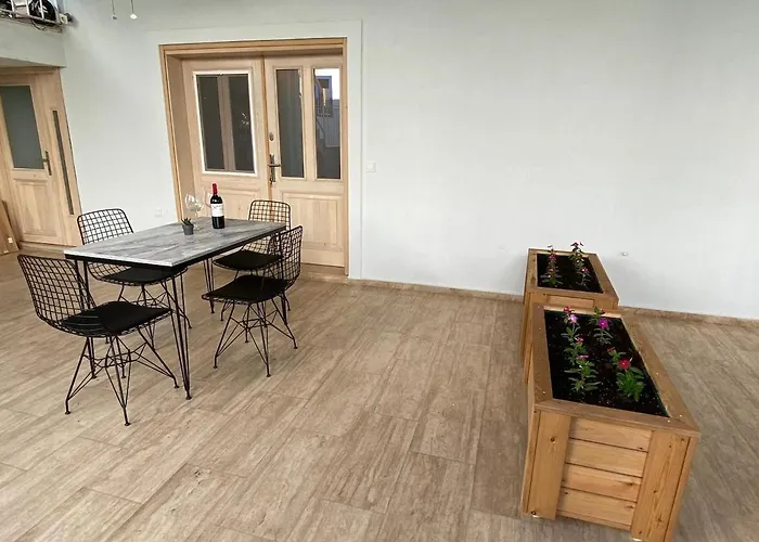 Merkezde Denize 50 Adim A Bodrum