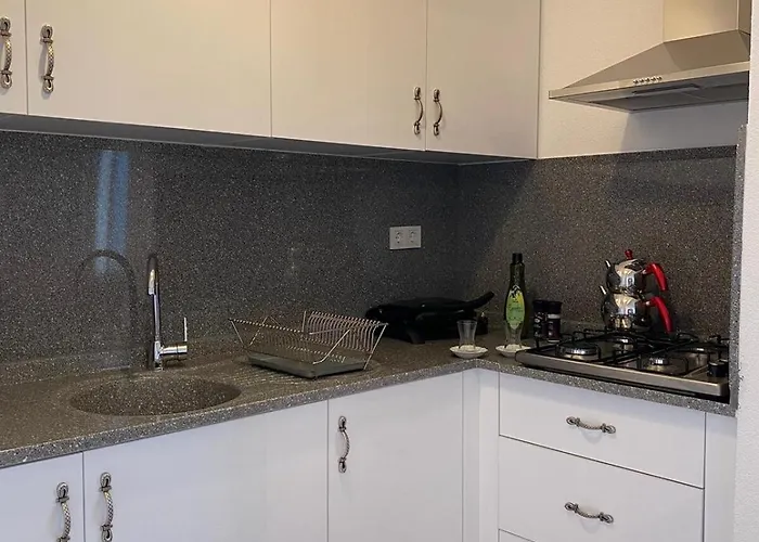Merkezde Denize 50 Adim A Apartman
