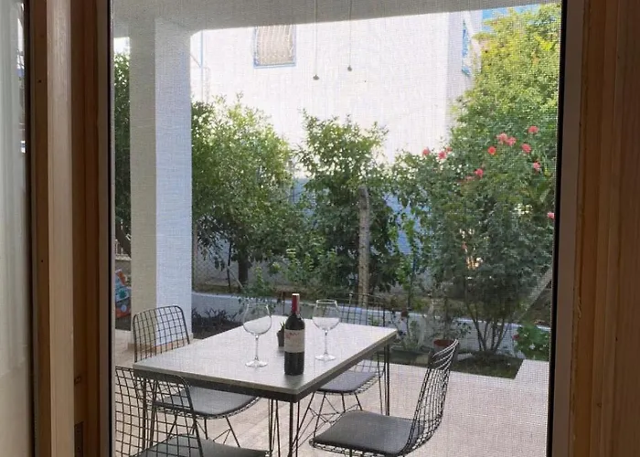 Merkezde Denize 50 Adim A Bodrum